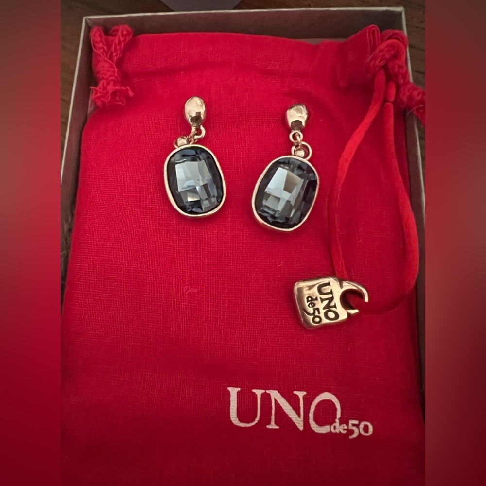Earrings crafted by Uno de 50